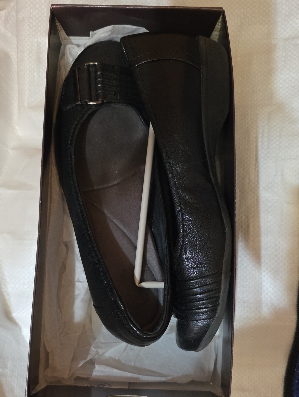 B1 Soft Style Dark Brown Easy To Pleats Flats, Size 7